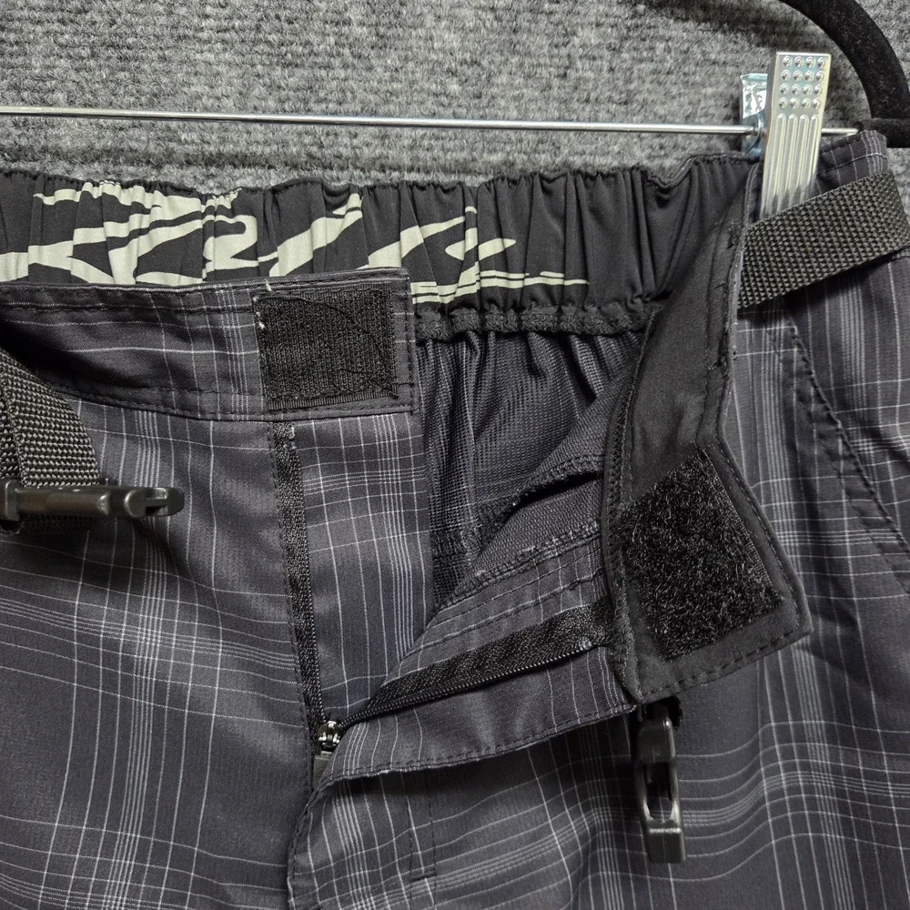 Zoic Shorys Mens Large Black Plaid Guide Shorts Linerless Mountain Bike